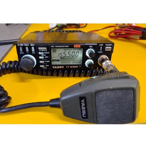 YAESU FT-212 VHF VEICOLARE OTTIMO STATO CON ILLUMINAZIONE  DISPLAY  LED BIANCHI