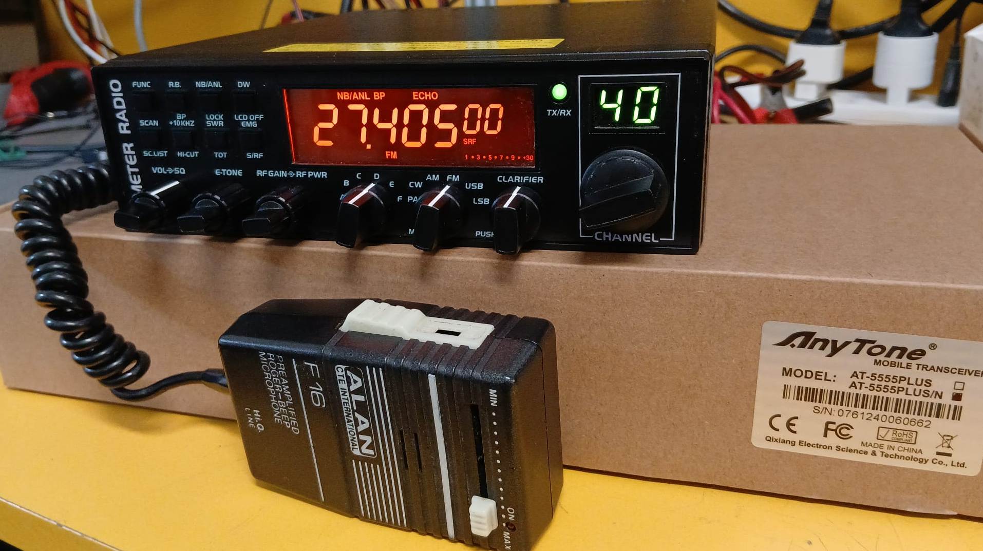 ANYTONE AT-5555 PLUS-N RTX 10 METRI 25-28MHZ AM-FM-SSB-CW OTTIMO STATO CON MICROFONO PREAMPLIFICATO ADATTATO