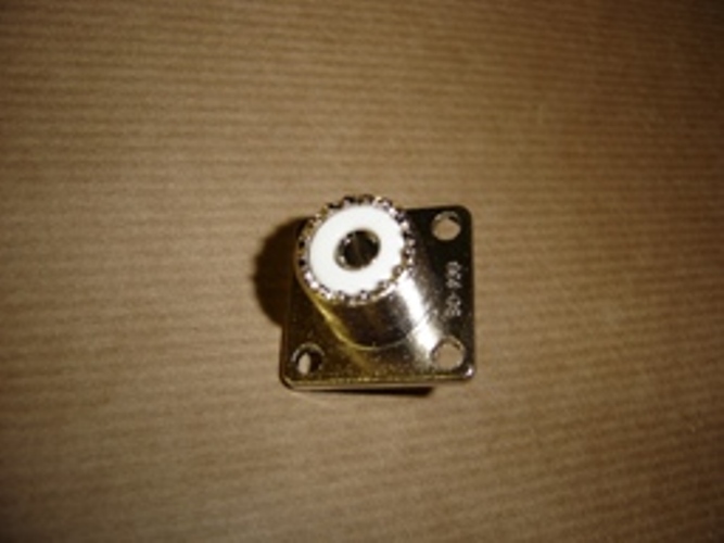 CONNETTORE DA PANNELLO SO239 CON GHIERA 4 FORI