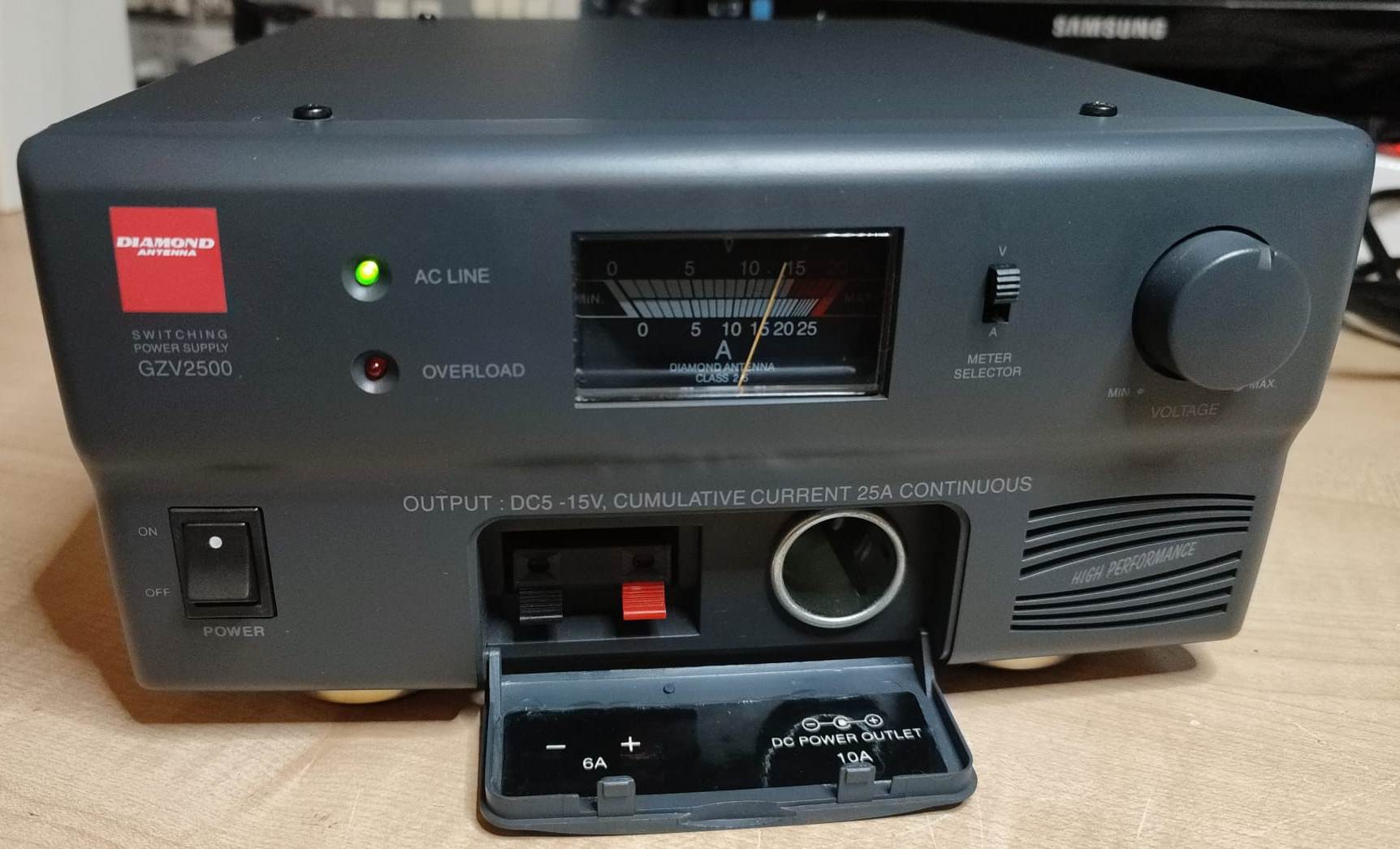 DIAMOND GZV-2500 ALIMENTATORE SWITCHING 25A - PARI AL NUOVO