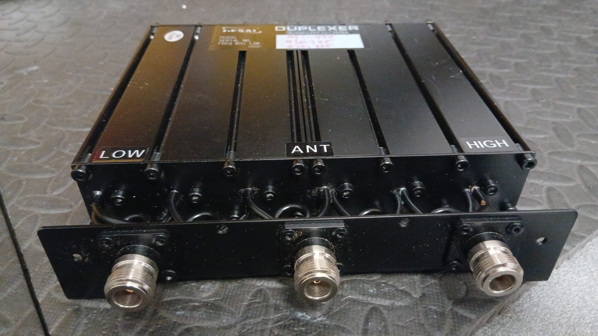 DUPLEXER UHF 430-440MHZ PER PONTE RADIO DA TARARE - OTTIMO STATO.