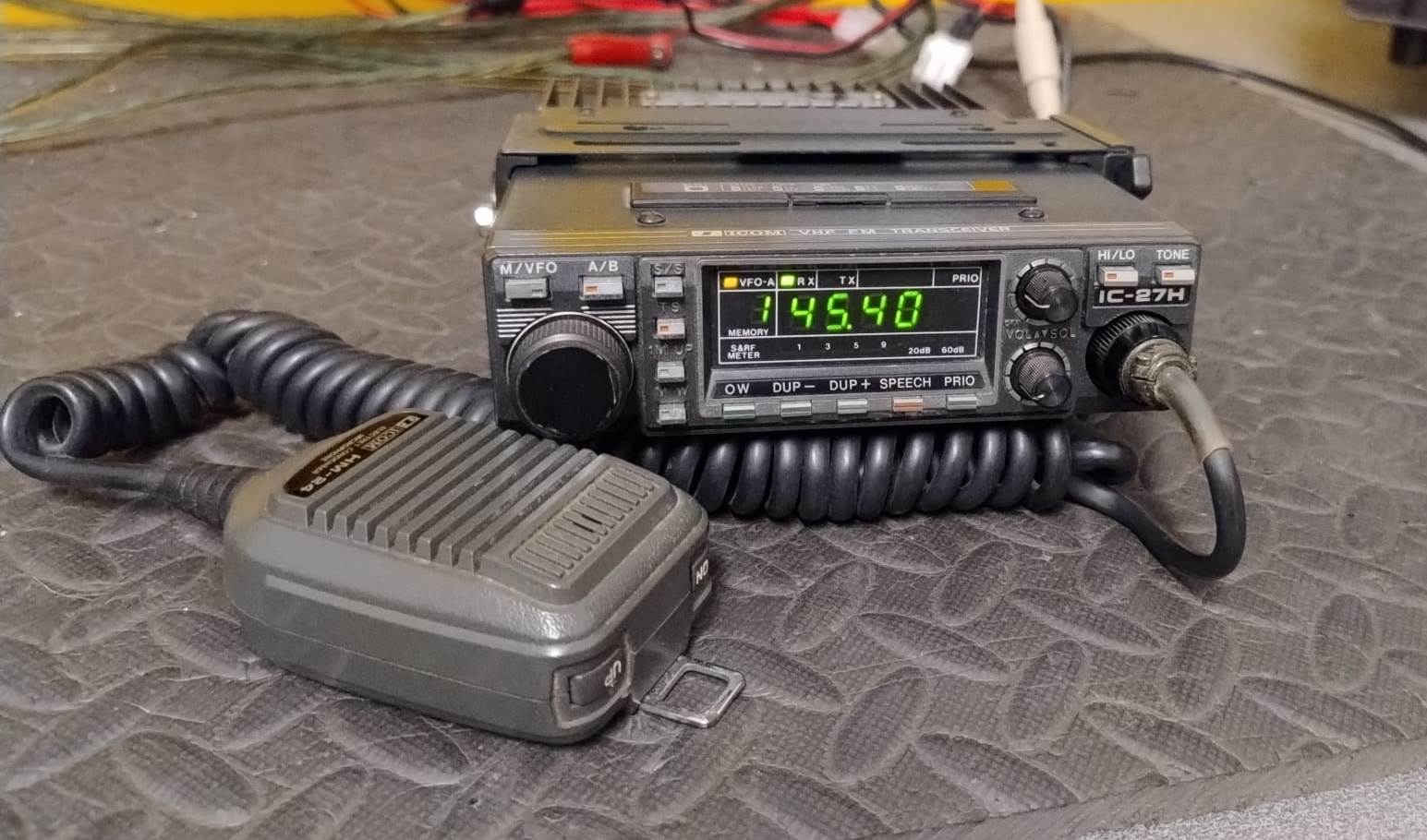 ICOM IC-27H VHF FM 144/145MHZ - 5/50WATT - CON STAFFA SGANCIO RAPIDO - NO TONI