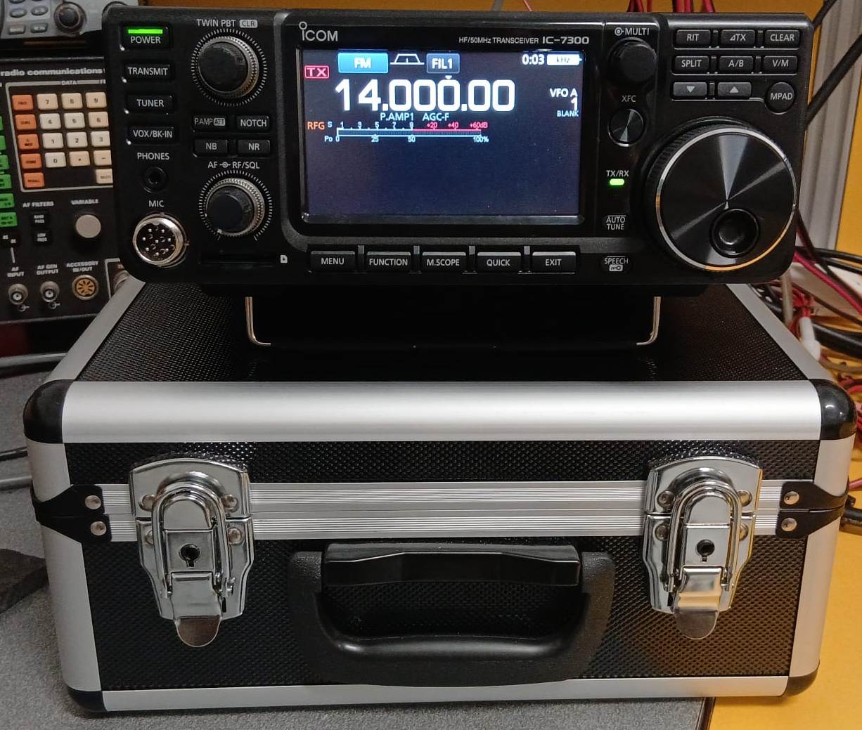 ICOM IC-7300 HF/50MHZ PARI AL NUOVO CON VALIGETTA PERSONALIZZATA.