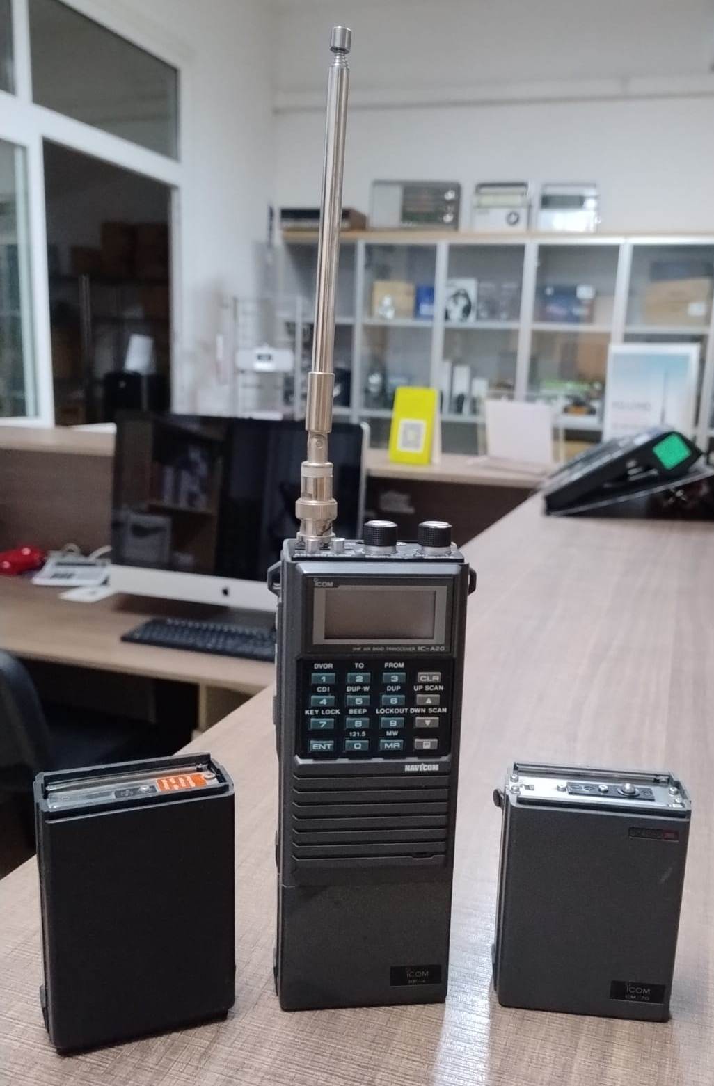 ICOM IC-A20 RTX AEREONAUTICO VHF AM CON 2 PACCHI BATTERIA E CARICABATTERIA