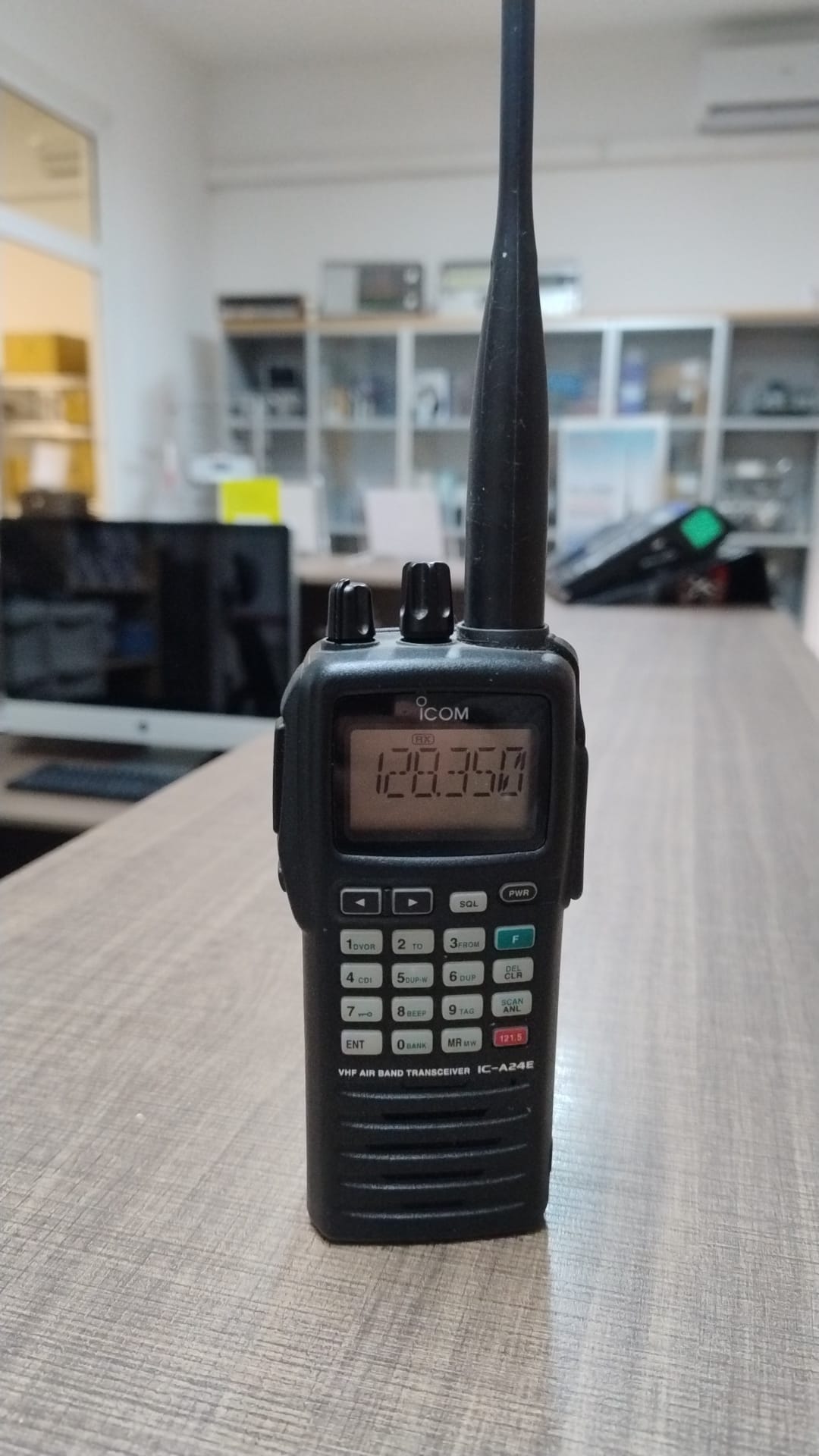 ICOM IC-A24E Ricetrasmettitore aereonautico PARI AL NUOVO
