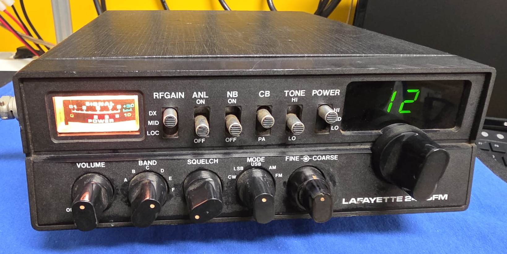 LAFAYETTE 2400 FM RICETRASMETTITORE 10 METRI 26/28MHZ ALL MODE CON 45 METRI