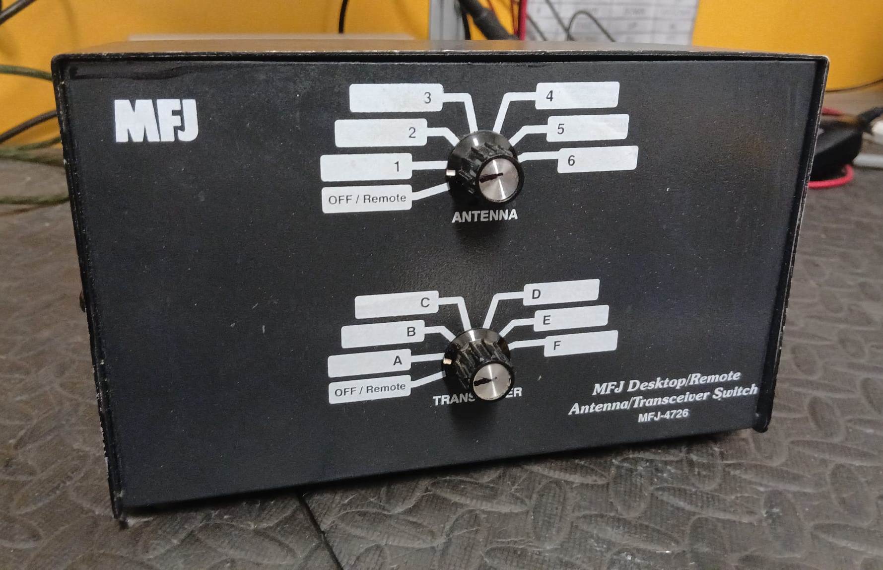 MFJ4726 COMMUTATORE ANTENNA ED RTX A 6 POSIZIONI - OTTIMO STATO