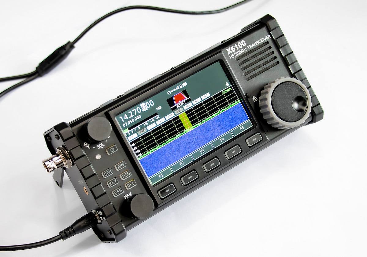 XIEGU X6100 - RTX SDR HF QRP 0.5 - 30 MHz 10 W con AT TUNER DSP