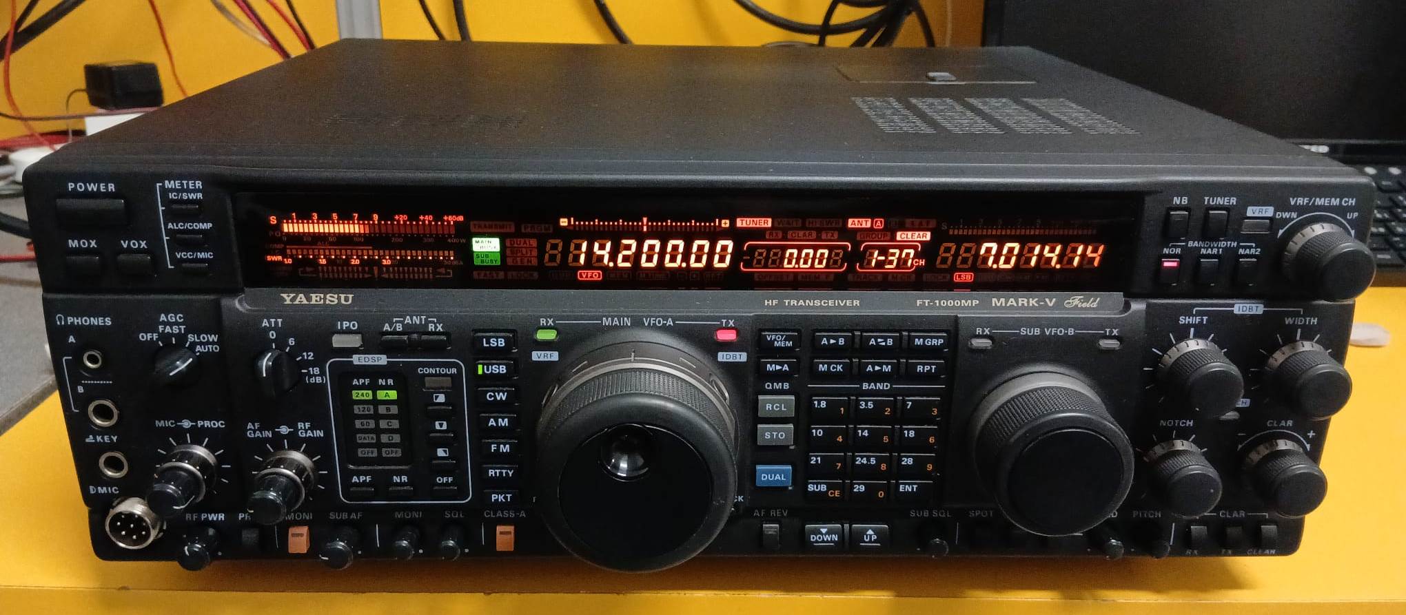 YAESU FT-1000 MARK V FIELD 0-30MHZ ALL MODE - PERFETTO STATO - AMPLIATO DI BANDA.
