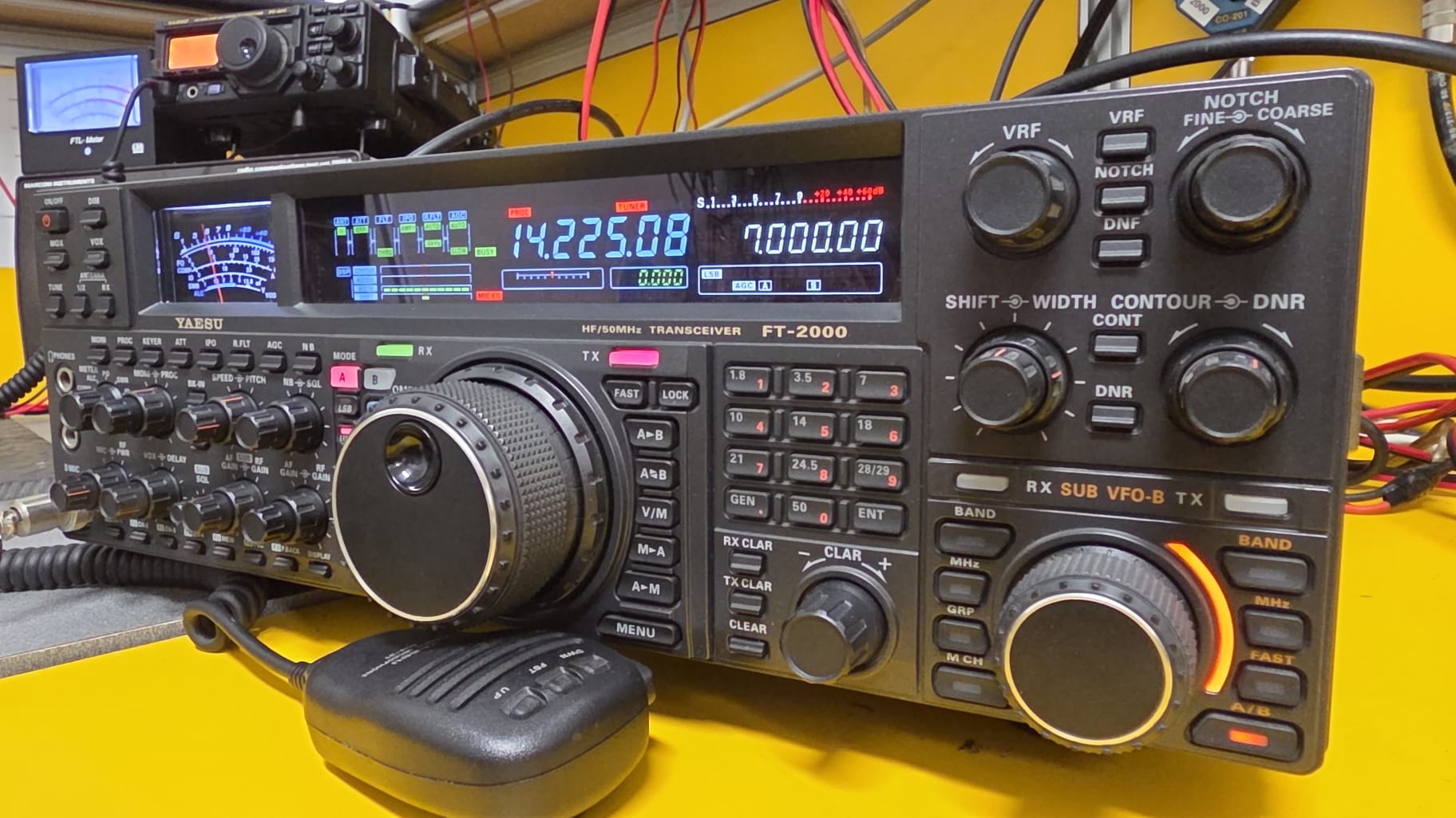 YAESU FT-2000 HF/50MHZ ALL MODE IN OTTIMO STATO - DOPPIO IMBALLO ORIGINALE