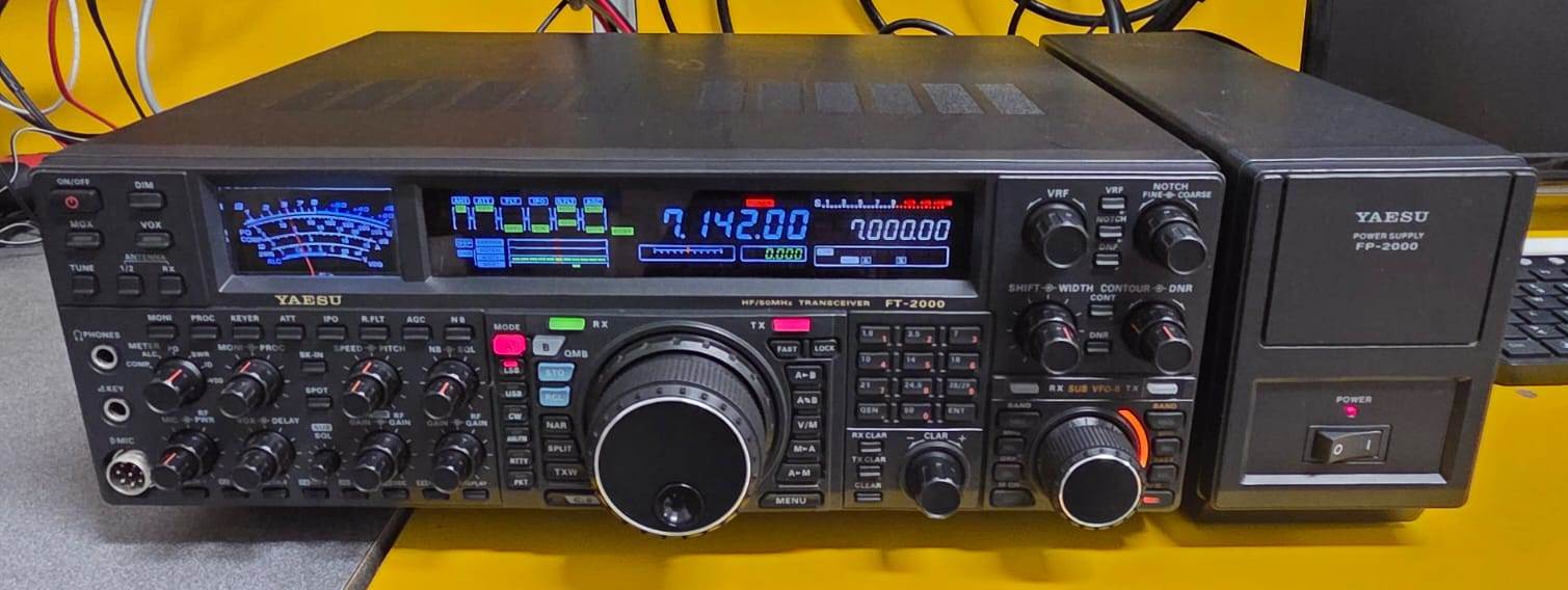 YAESU FT-2000D RTX HF/50MHZ 200W OTTIMO STATO CON ALIMENTATORE DI SERIE (FP2000)