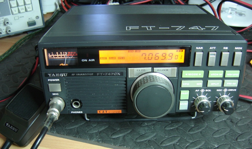 YAESU FT-747 GX RICETRASMETTITORE HF 0 - 30 MHZ