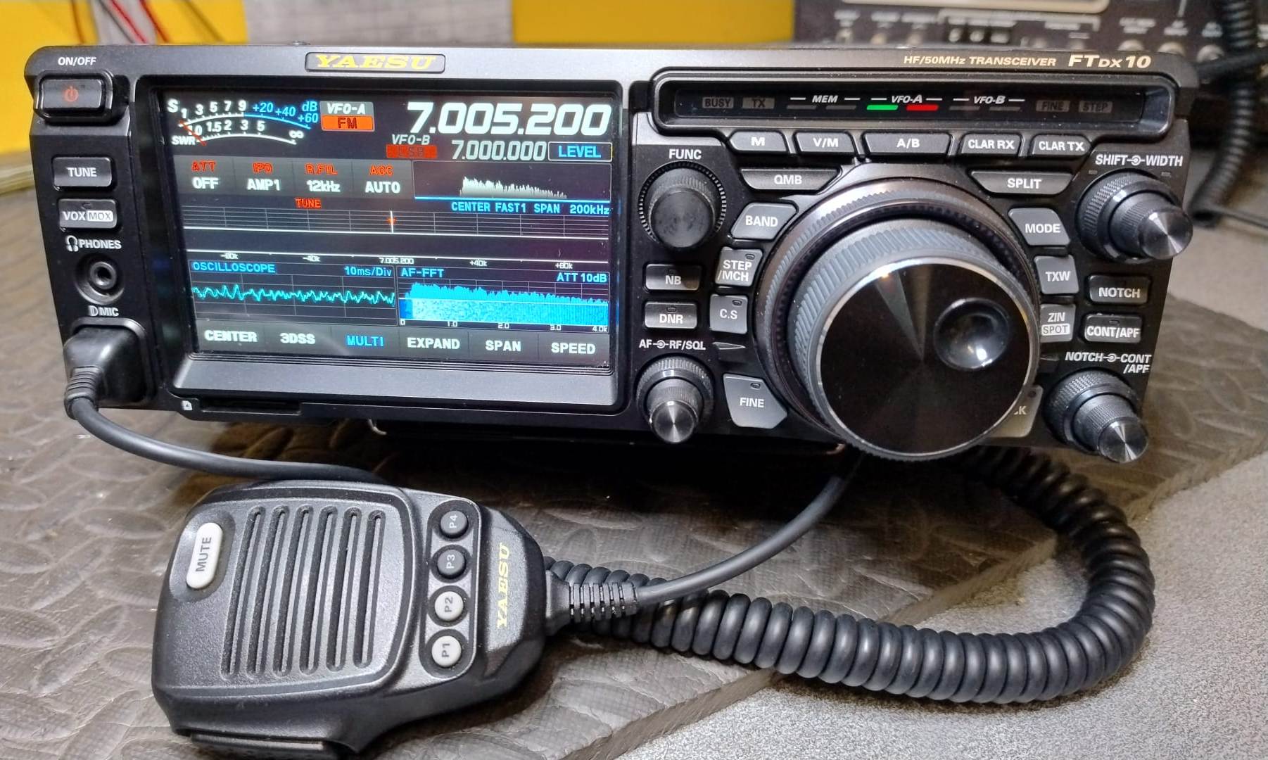 YAESU FTDX-10 HF/50MHZ ALL MODE - PARI AL NUOVO - UNICO PROPRIETARIO - CON IMBALLO.