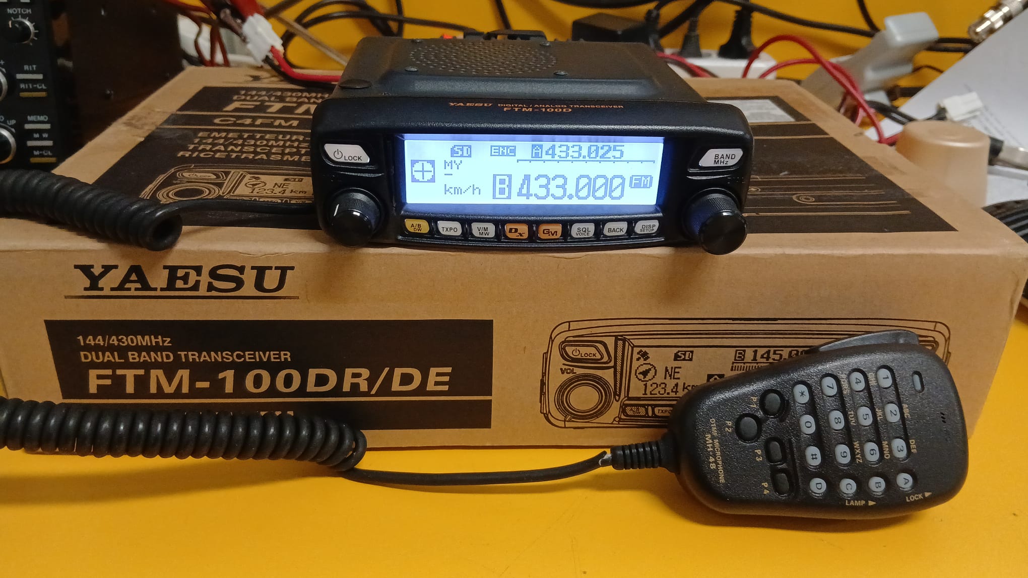 YAESU FTM-100DR C4FM/FM DIGITAL VHF/UHF NON APERTO DI BANDA - PERFETTO STATO