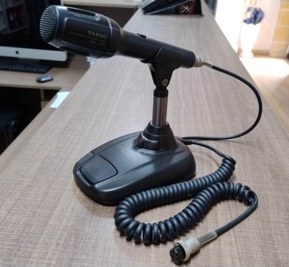 YAESU MD-100 MICROFONO DINAMICO DA BASE - PARI AL NUOVO