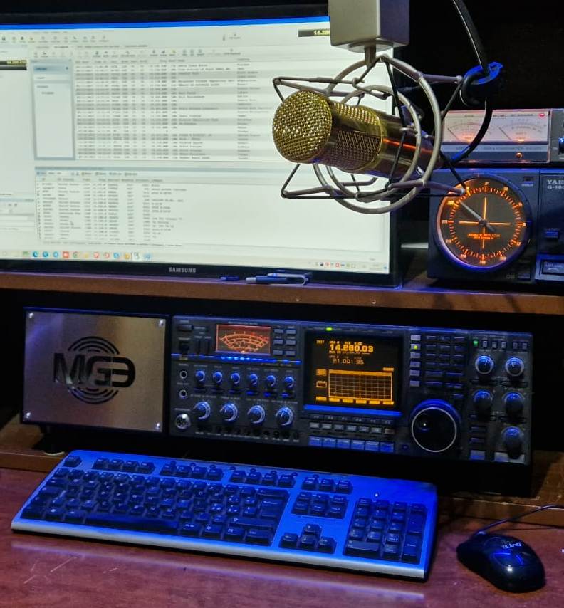 ICOM IC-781 - RTX 0-30 Mhz con AT Tuner - 220v