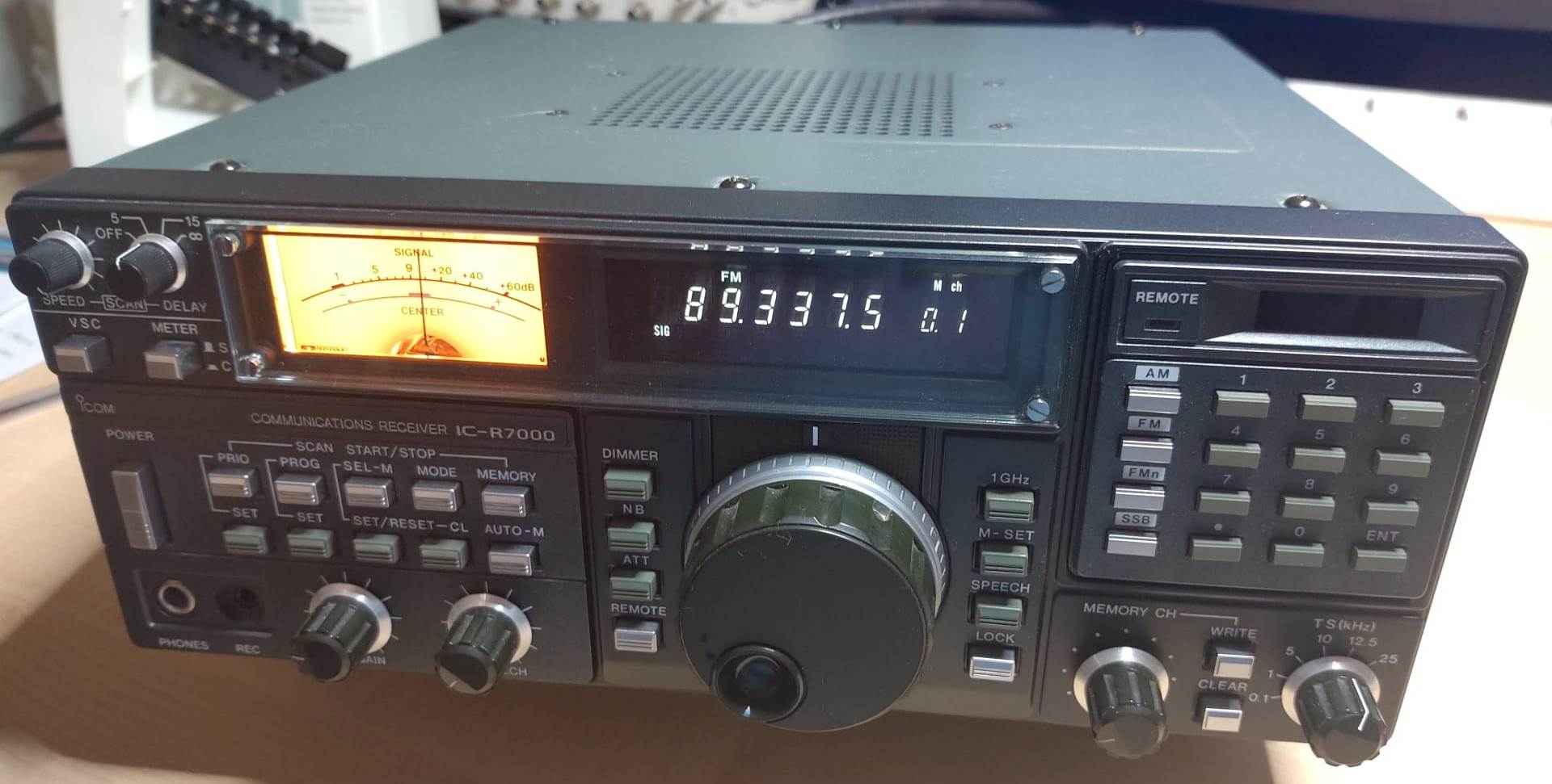 ICOM IC-R7000 - Ricevitore / scanner HF / VHF / UHF all mode