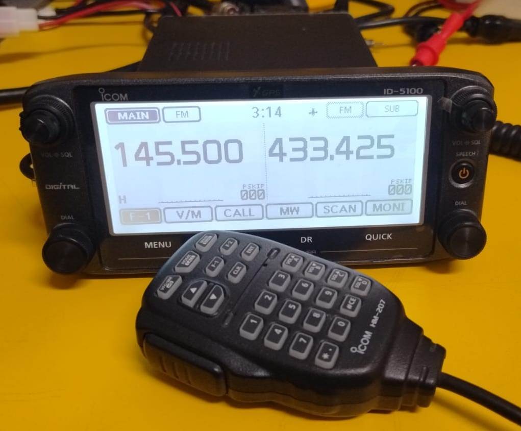 ICOM ID5100 RTX VHF/UHF - FM/DSTAR - SCHEDA BLUETOOTH - SCHEDA VOICE - PARI AL NUOVO, UNICO PROPRIETARIO